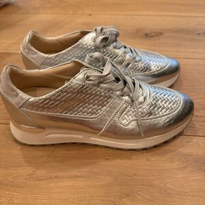 Ron White Woman’s silver sneakers